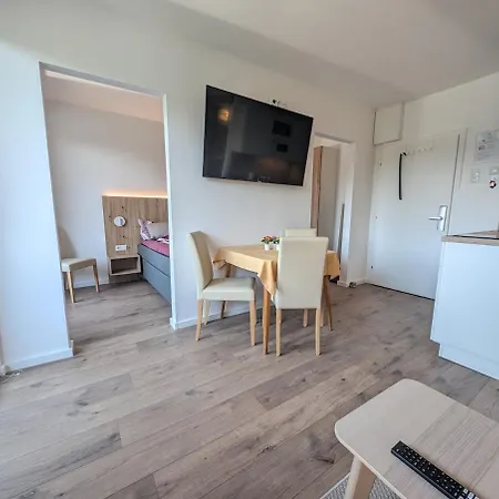 See 12 - Wunderschoenes Appartement Mit Balkon Und Seezugang アパート